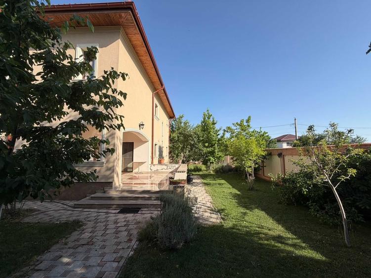 Casă cu 4 camere cu Teren 400 Mp în Berceni