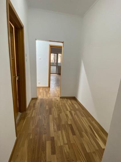 Apartament cu 10 camere decomandat în Aviatorilor