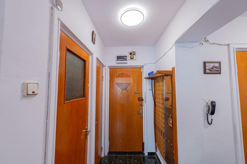 Apartament cu 3 camere semidecomandat, mobilat în Bucureștii Noi
