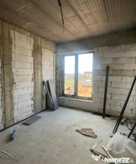Casă cu 5 camere cu Teren 242 Mp în Central