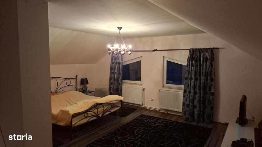 Casă cu 6 camere semidecomandat cu Teren 1400 Mp în Central