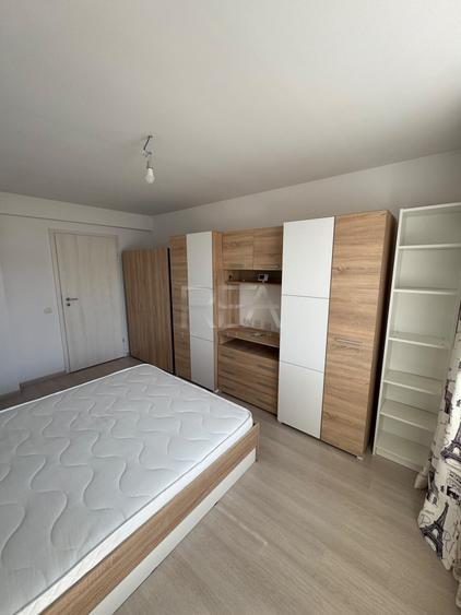 Apartament cu 3 camere decomandat, mobilat în Apărătorii Patriei