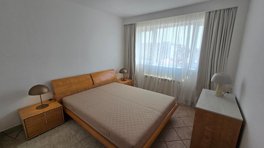 Apartament cu 2 camere semidecomandat în P-ța Victoriei