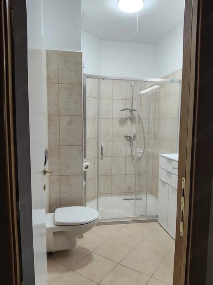 Apartament cu 3 camere decomandat în Est