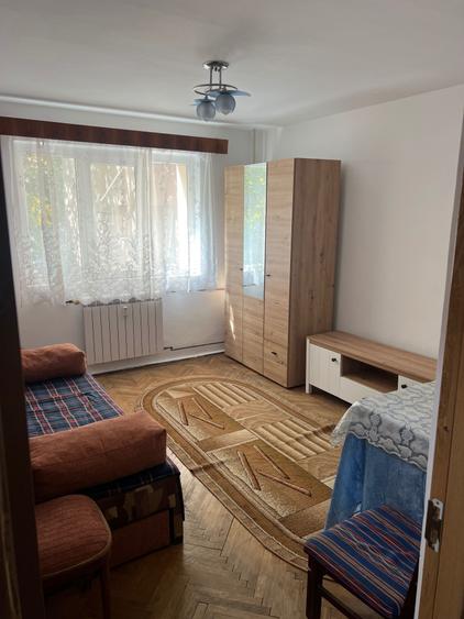 Apartament cu 2 camere decomandat în Petrișor