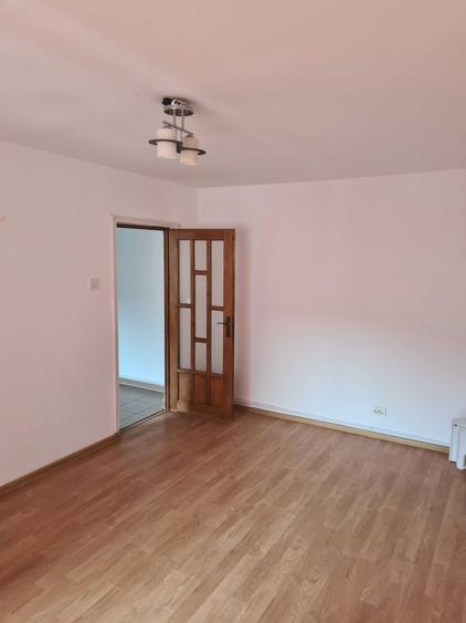 Apartament cu 2 camere decomandat în Precista