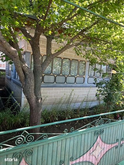 Casă cu 4 camere cu Teren 983 Mp în Peretu