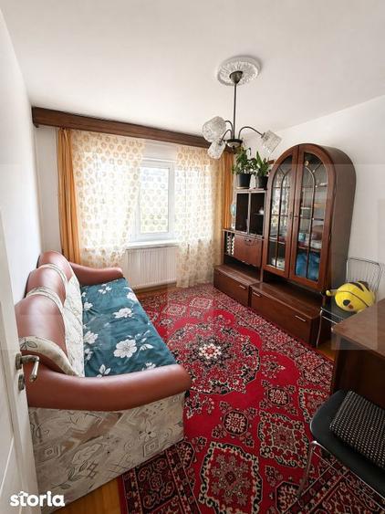 Apartament cu 3 camere semidecomandat în Gai