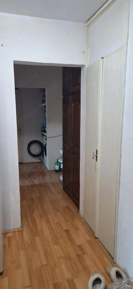 Apartament cu 3 camere decomandat în Lipovei