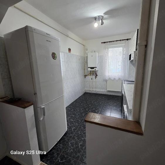 Apartament cu 3 camere semidecomandat în Exterior Vest