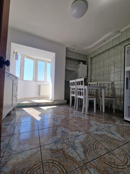 Apartament cu 3 camere decomandat în Călărași