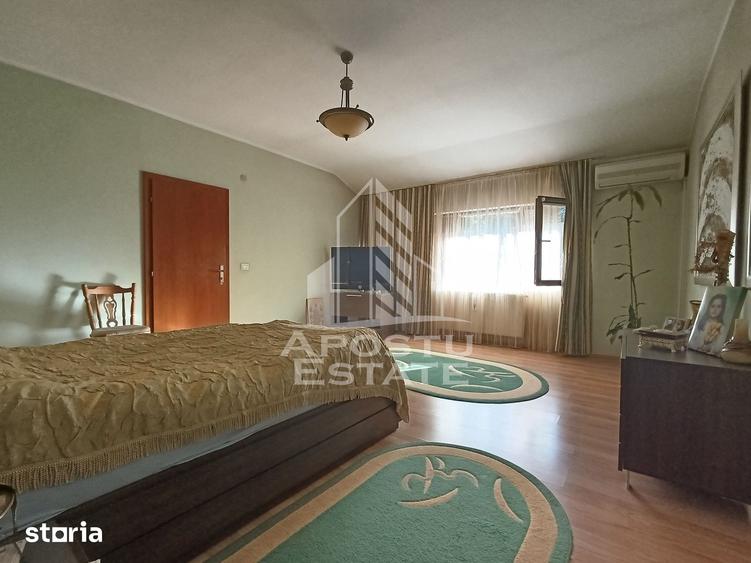 Casă cu 9 camere cu Teren 709 Mp în Blașcovici