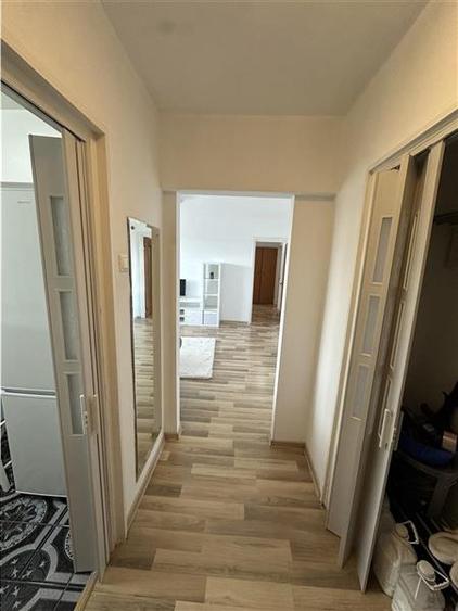 Apartament cu 3 camere decomandat în Drumul Taberei