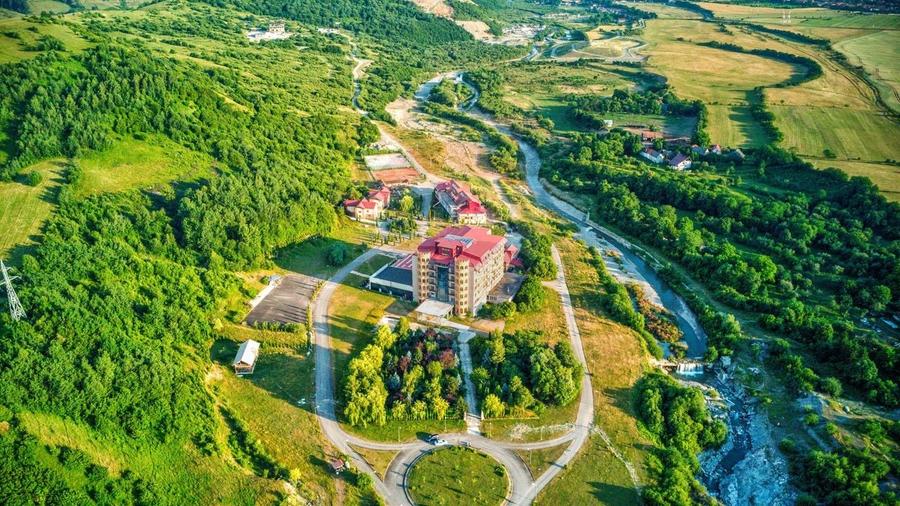 Hotel/Pensiune, de 15,709 mp, în Tărlungeni