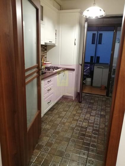 Apartament cu 3 camere semidecomandat în Bragadiru