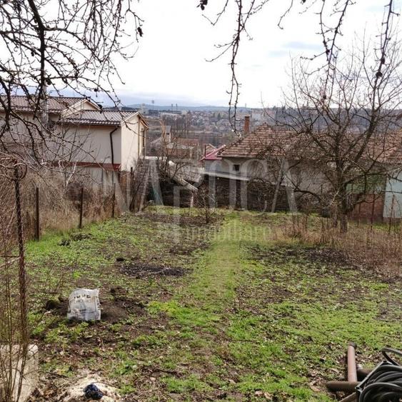 Casă individuală cu 11 camere cu Canalizare în Dâmbul Rotund