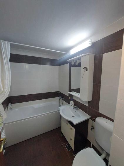 Apartament cu 3 camere decomandat în Tolstoi