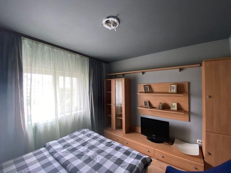 Apartament cu 3 camere decomandat, mobilat în Decebal