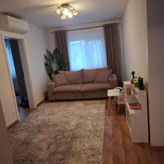 Apartament cu 4 camere decomandat în Cug