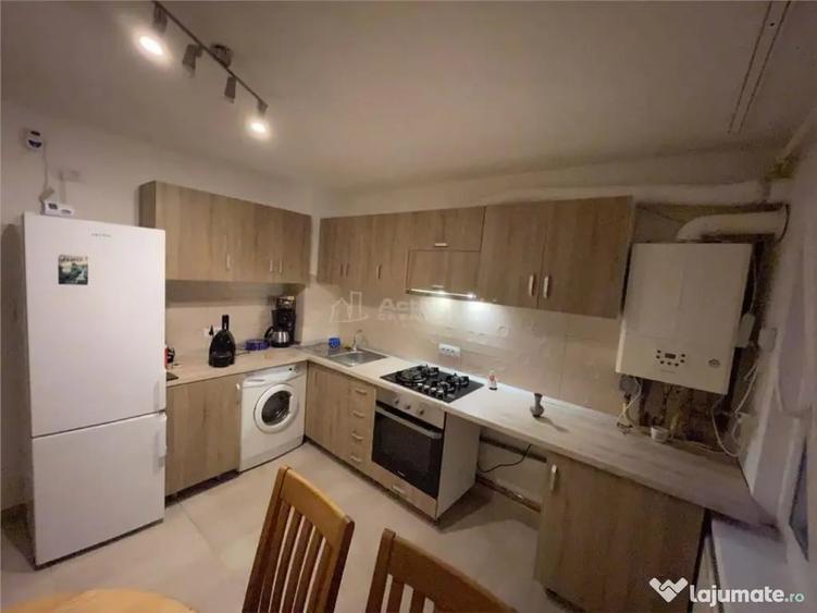 Apartament cu 3 camere decomandat în Micro II