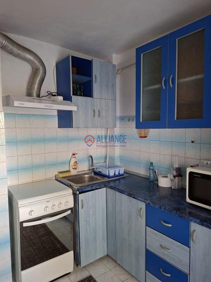 Apartament cu 2 camere decomandat în Trocadero