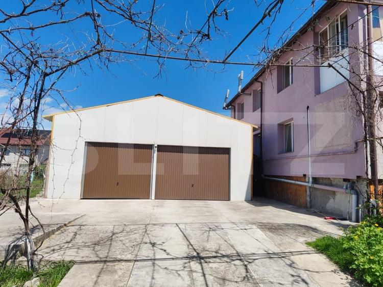 Casă individuală cu 10 camere cu Canalizare în Pucioasa