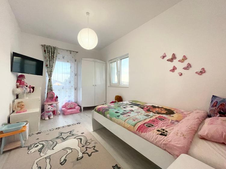 Duplex cu 4 camere cu Teren 273 Mp în Urseni