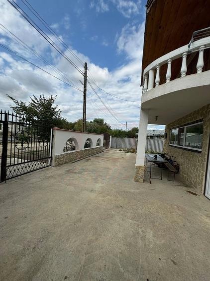 Casă cu Teren 300 Mp în Central