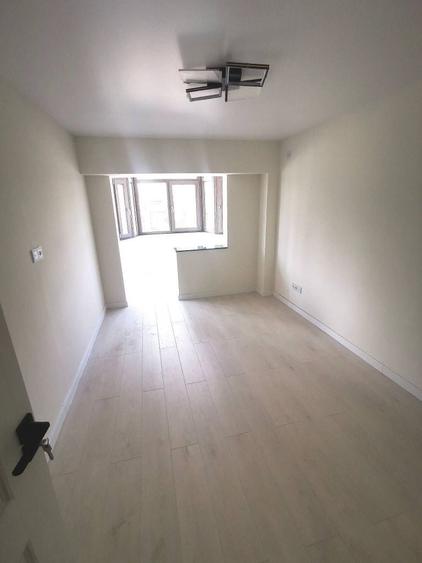 Apartament cu 3 camere decomandat în Exterior Vest