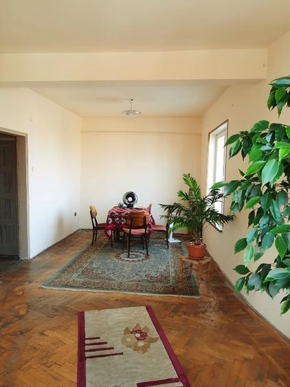 Apartament cu 2 camere decomandat în P-ța Romană