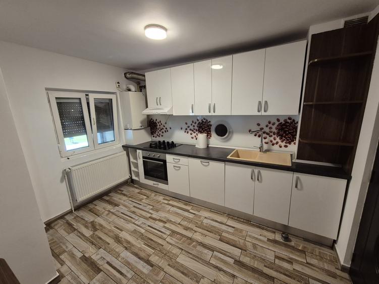 Apartament cu 3 camere decomandat în Berceni