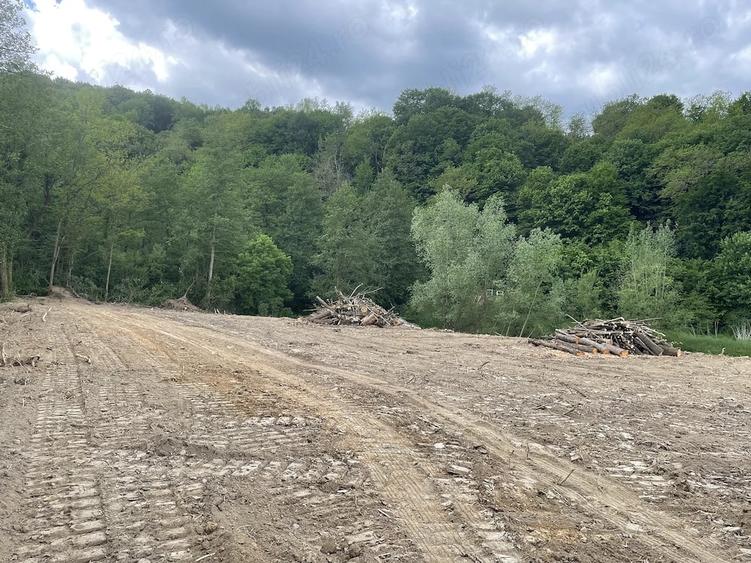 Teren de 2500 mp, în Central