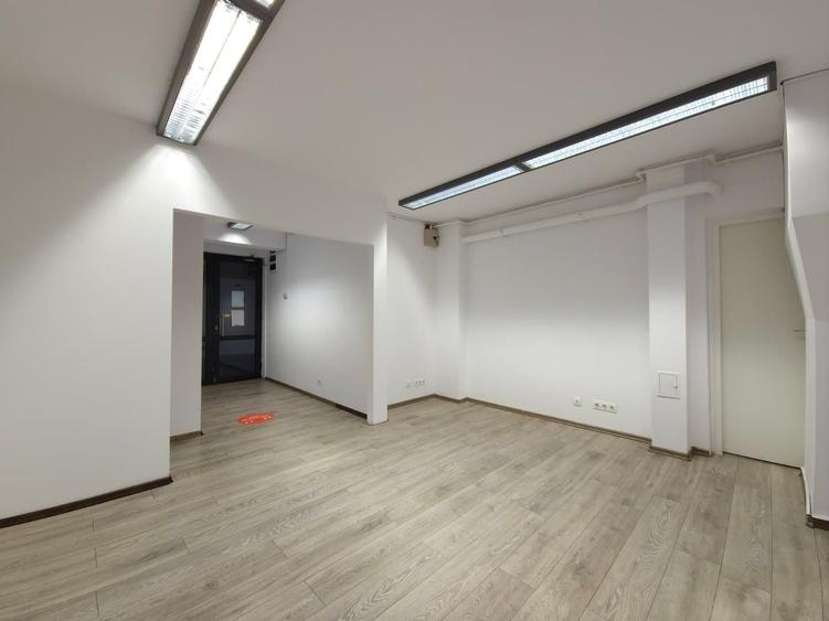 Birou, de 62.900001525879 mp, în Central