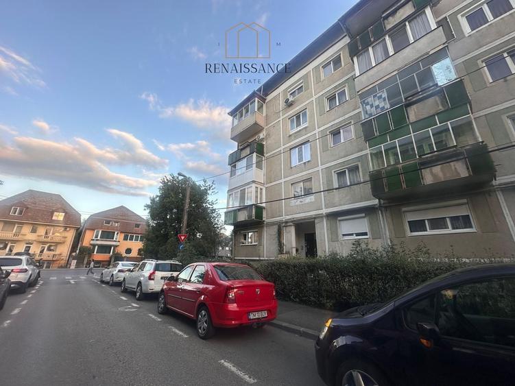 Apartament cu 3 camere decomandat, mobilat în Girocului