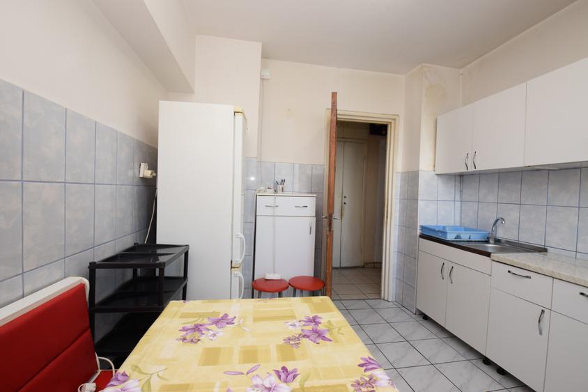Apartament cu 3 camere decomandat în 1 Decembrie 1918