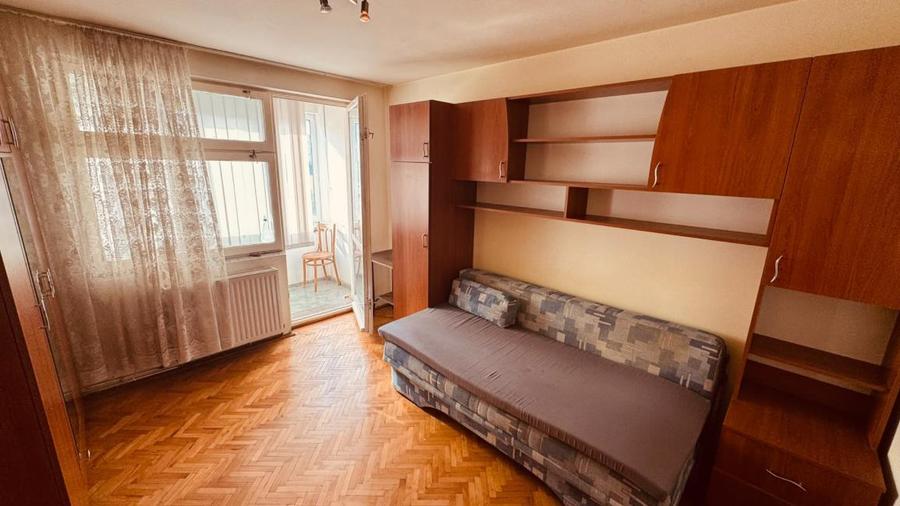 Apartament cu 2 camere semidecomandat în Centrul Civic