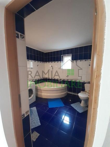Casă cu 5 camere cu Teren 1000 Mp în Bran