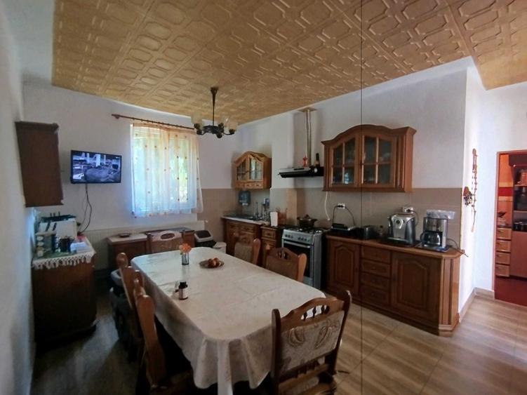 Casă cu 4 camere în Șinteu