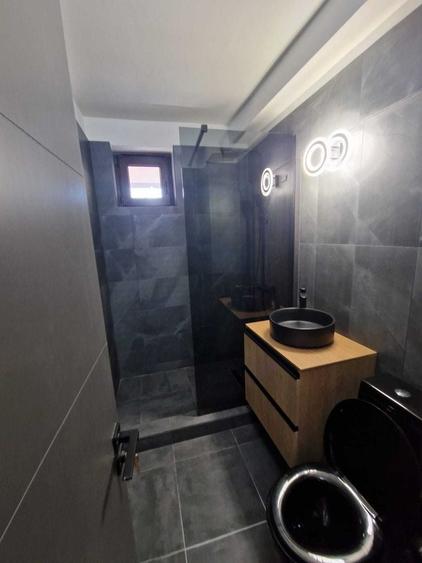 Apartament cu 3 camere semidecomandat în Titan