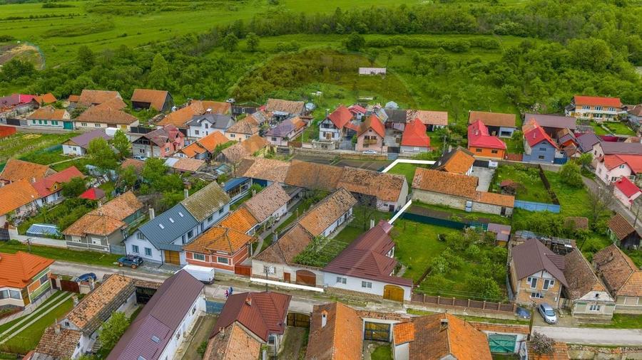 Casă individuală cu 4 camere cu Teren 1068 Mp în Perșani