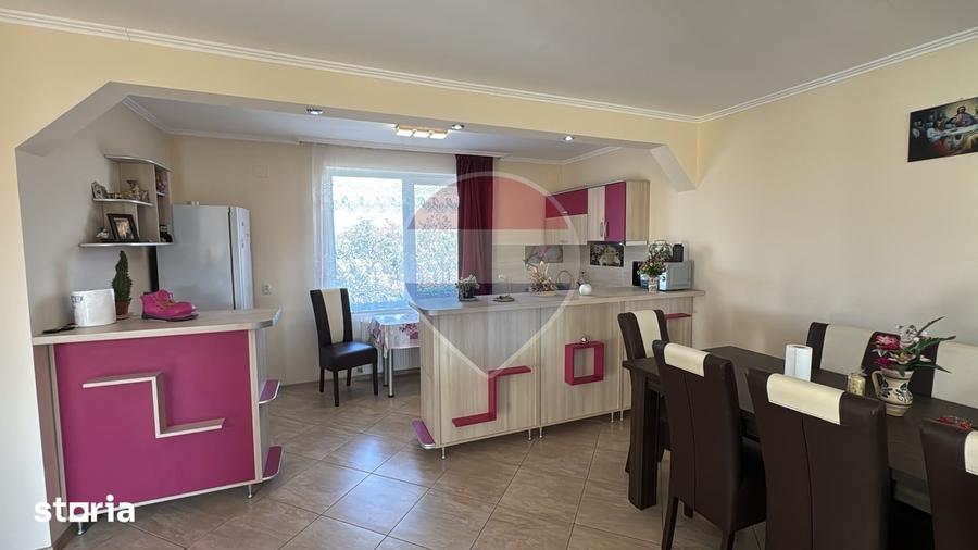 Casă cu 5 camere cu Teren 535 Mp în Sântandrei