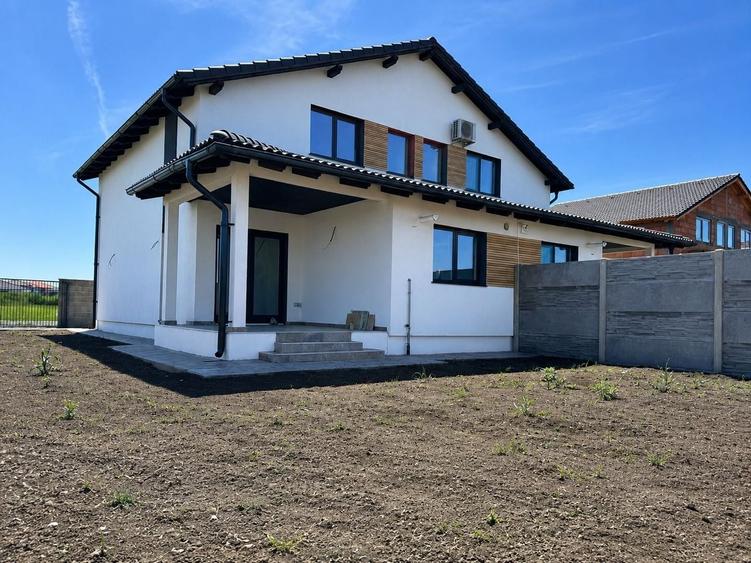 Duplex cu 4 camere cu Canalizare în Moșnița Nouă