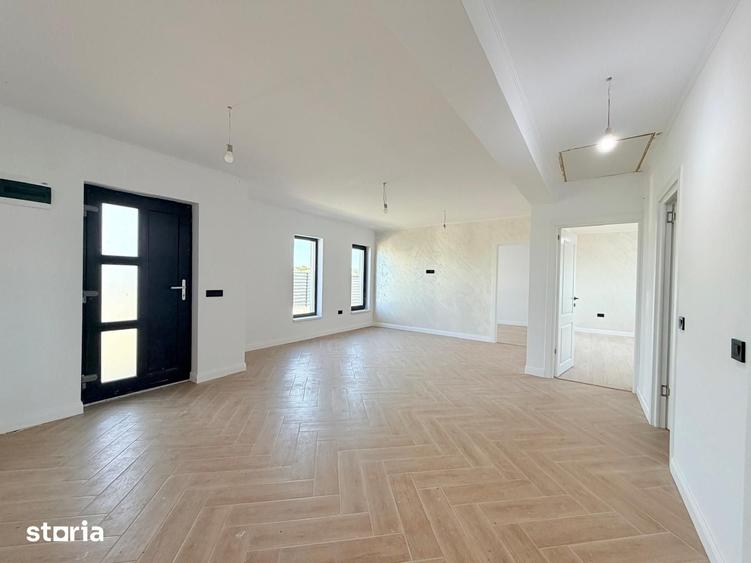 Casă cu 4 camere cu Teren 400 Mp în Miroslava