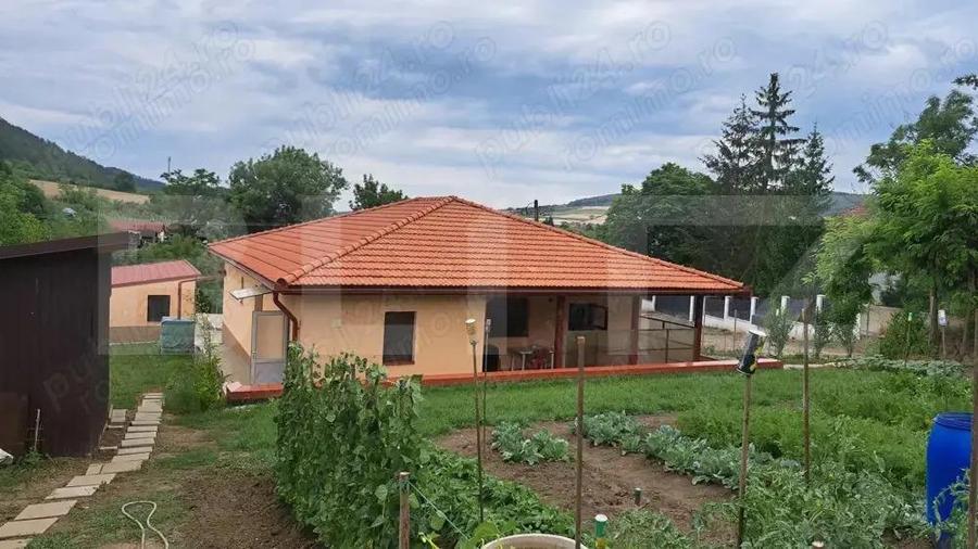 Casă cu 4 camere cu Teren 21000 Mp în Ceuaș