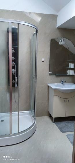 Casă cu 6 camere cu Teren 2500 Mp în Moreni