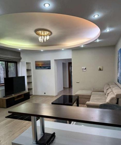 Casă individuală cu 5 camere cu Teren 200 Mp în Domenii