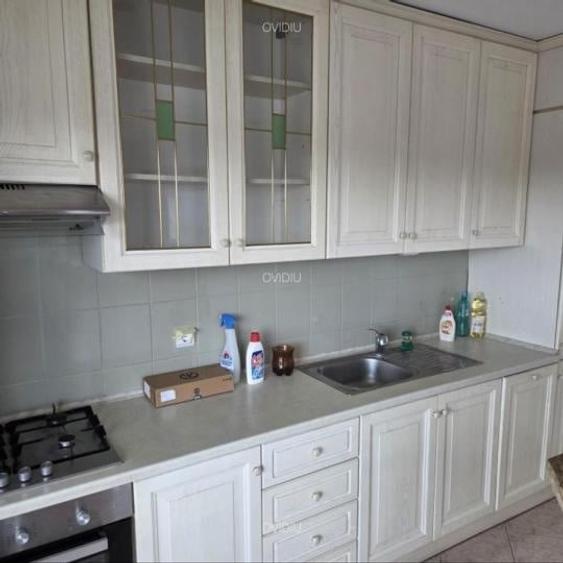 Apartament cu 3 camere decomandat, mobilat în Primăverii