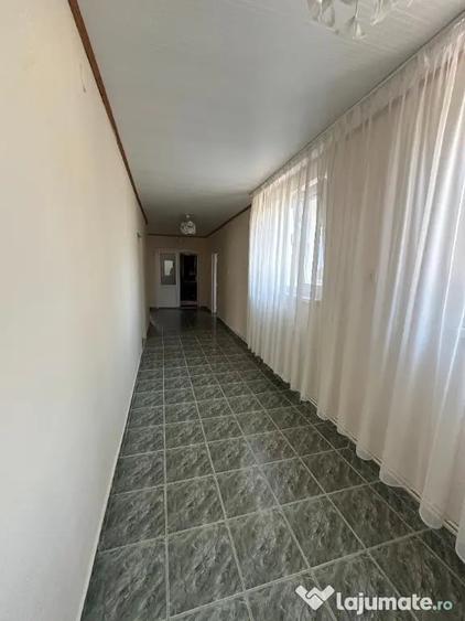 Casă cu 7 camere cu Teren 1039 Mp în Cornești
