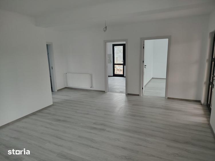 Casă cu 5 camere cu Teren 550 Mp în Braniștea