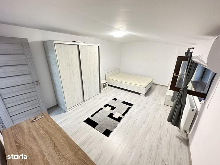 Apartament cu 7 camere decomandat în Central